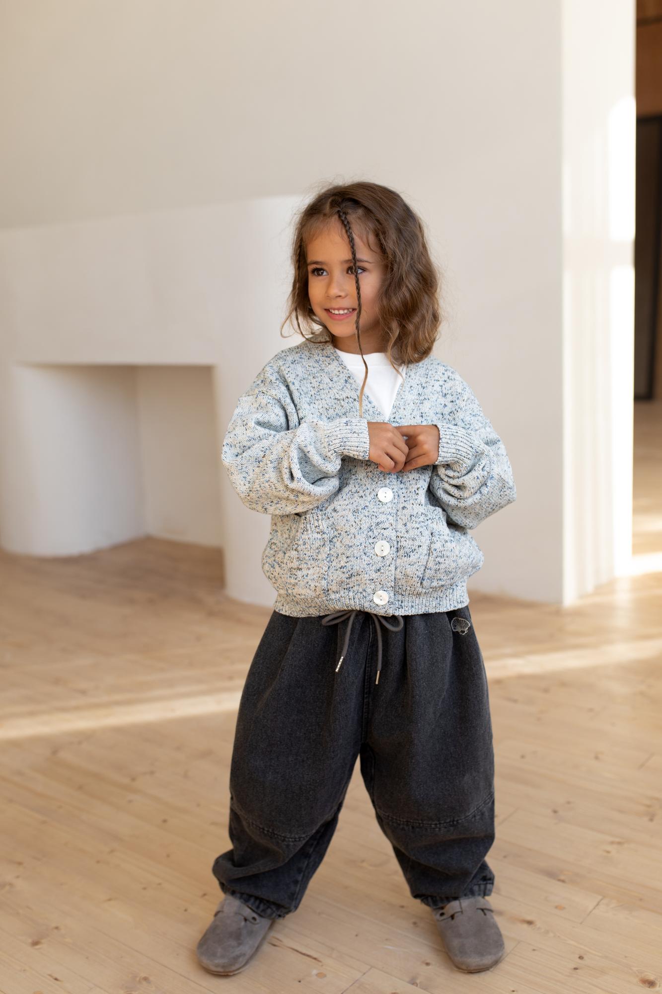 Джинсы-бананы серые