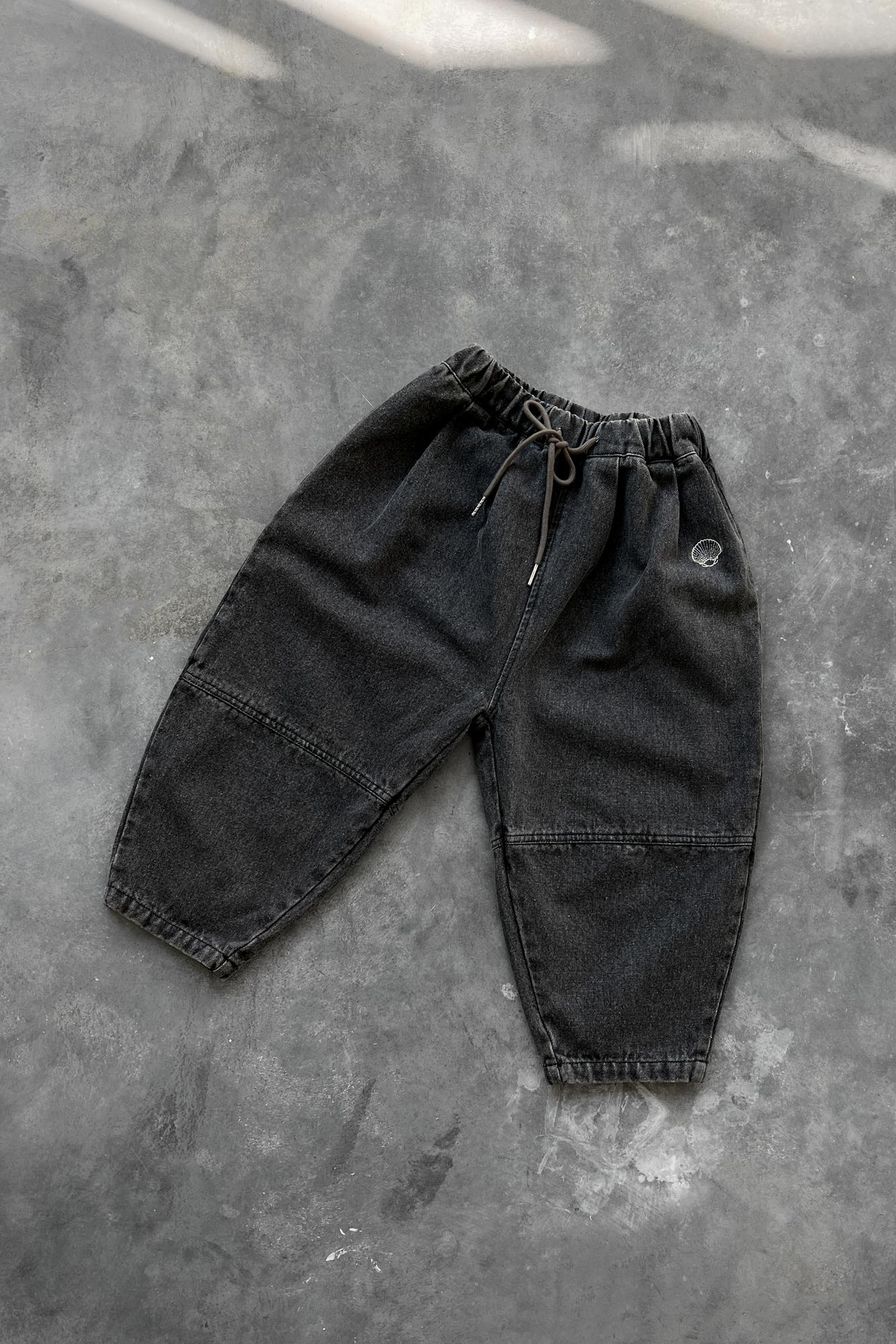 Джинсы-бананы серые