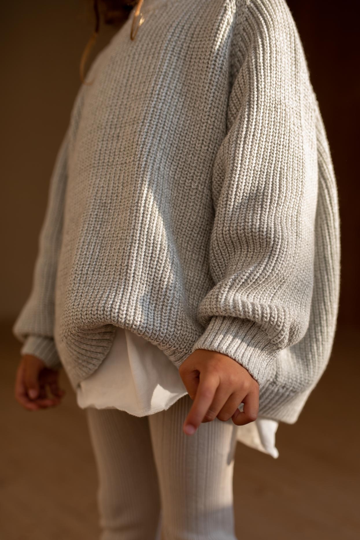 Свитер серо-молочный
