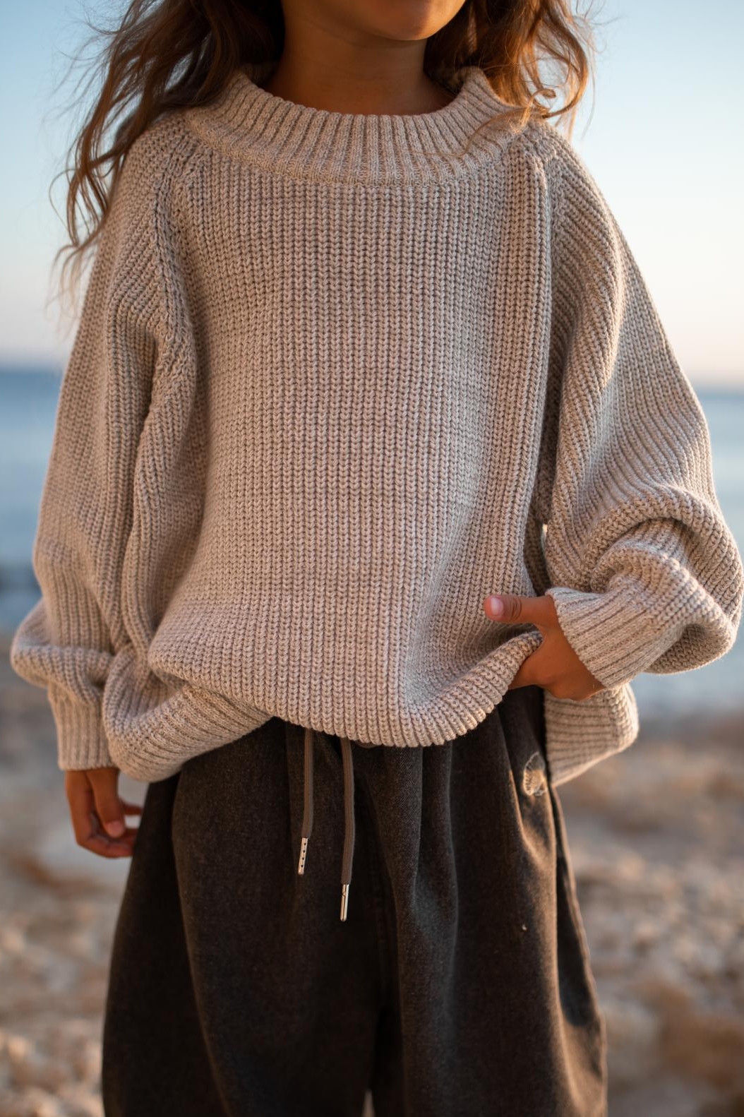 Свитер серо-молочный