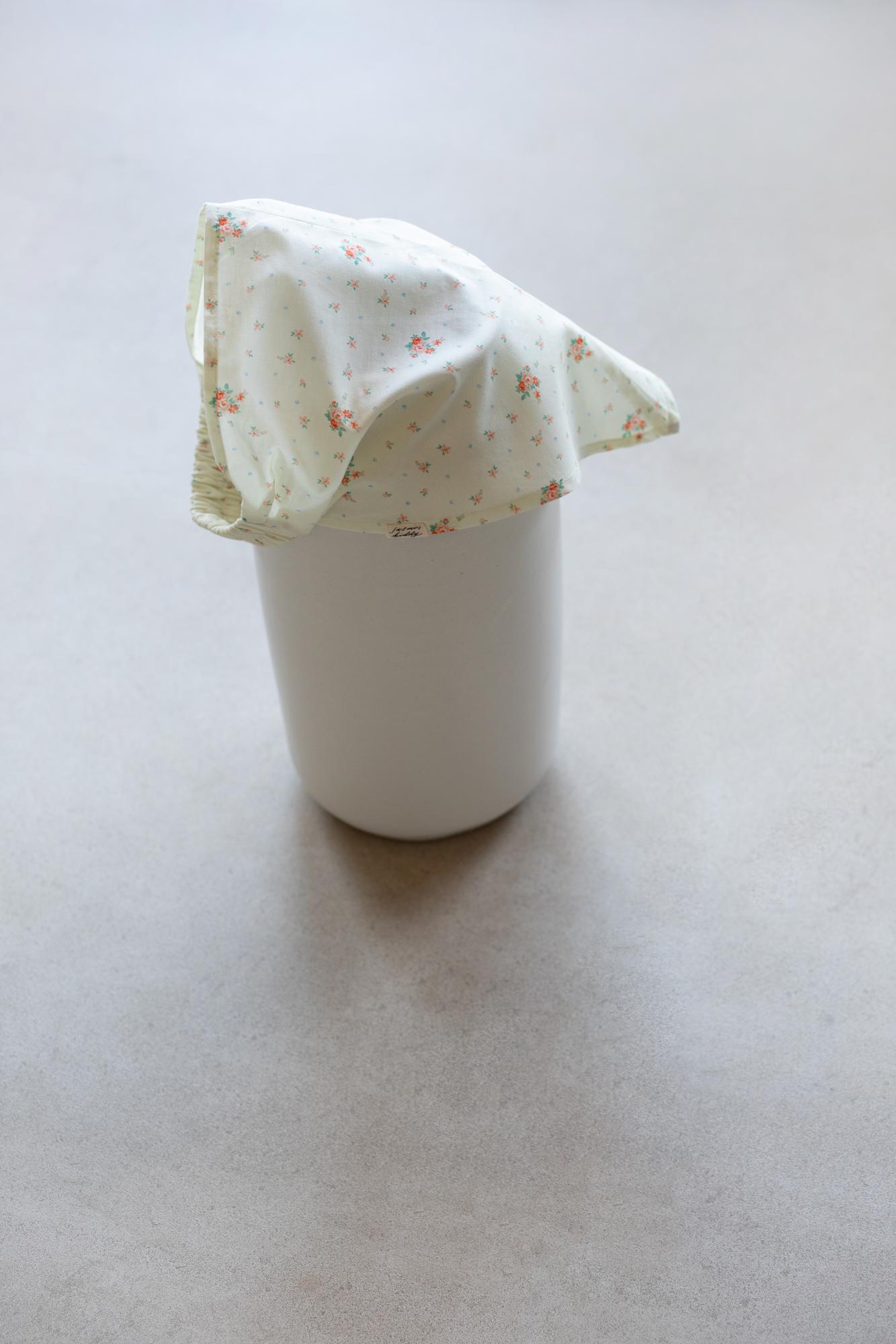 Косынка нежно-желтая в цветочный принт