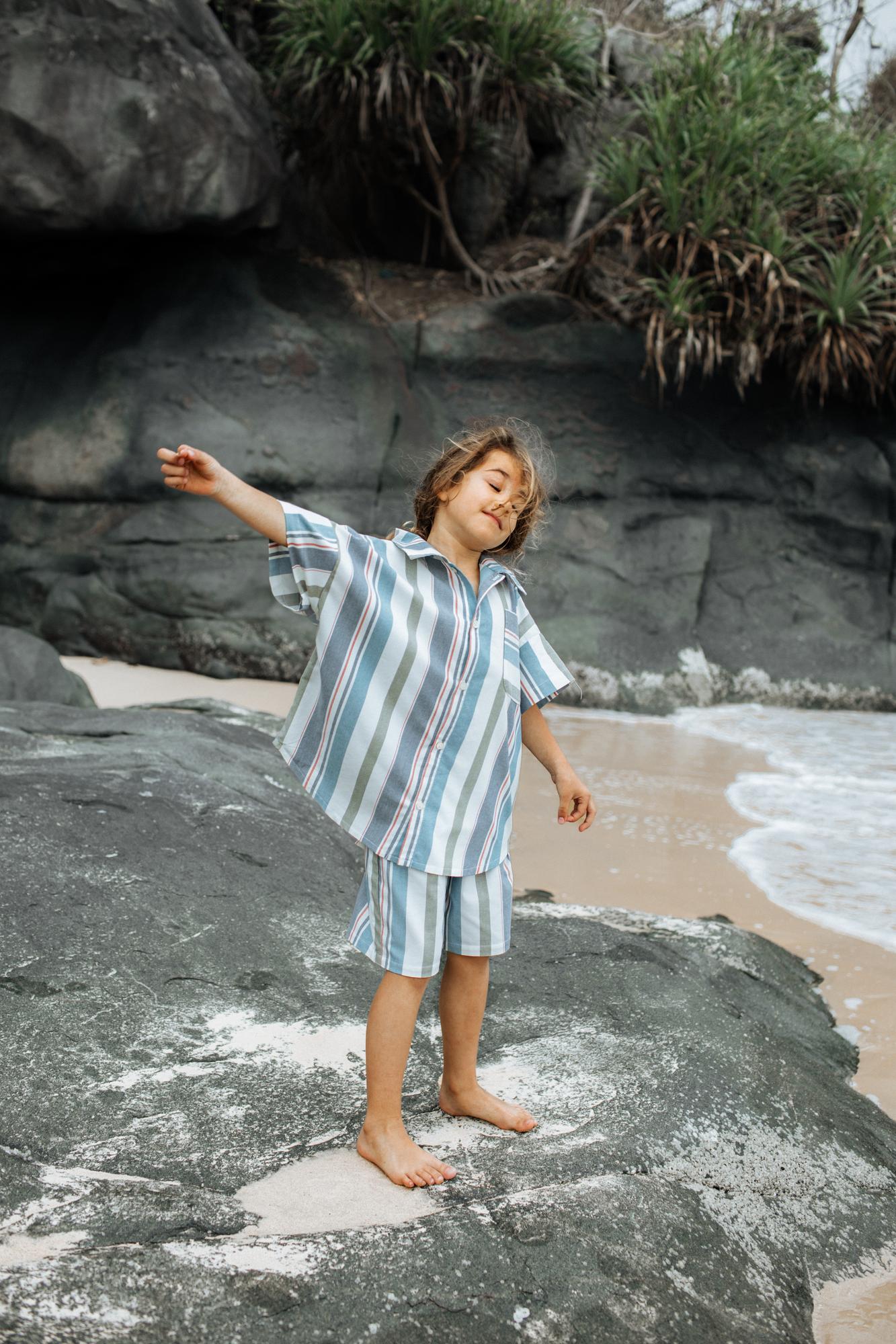 Костюм в полоску бело-голубой