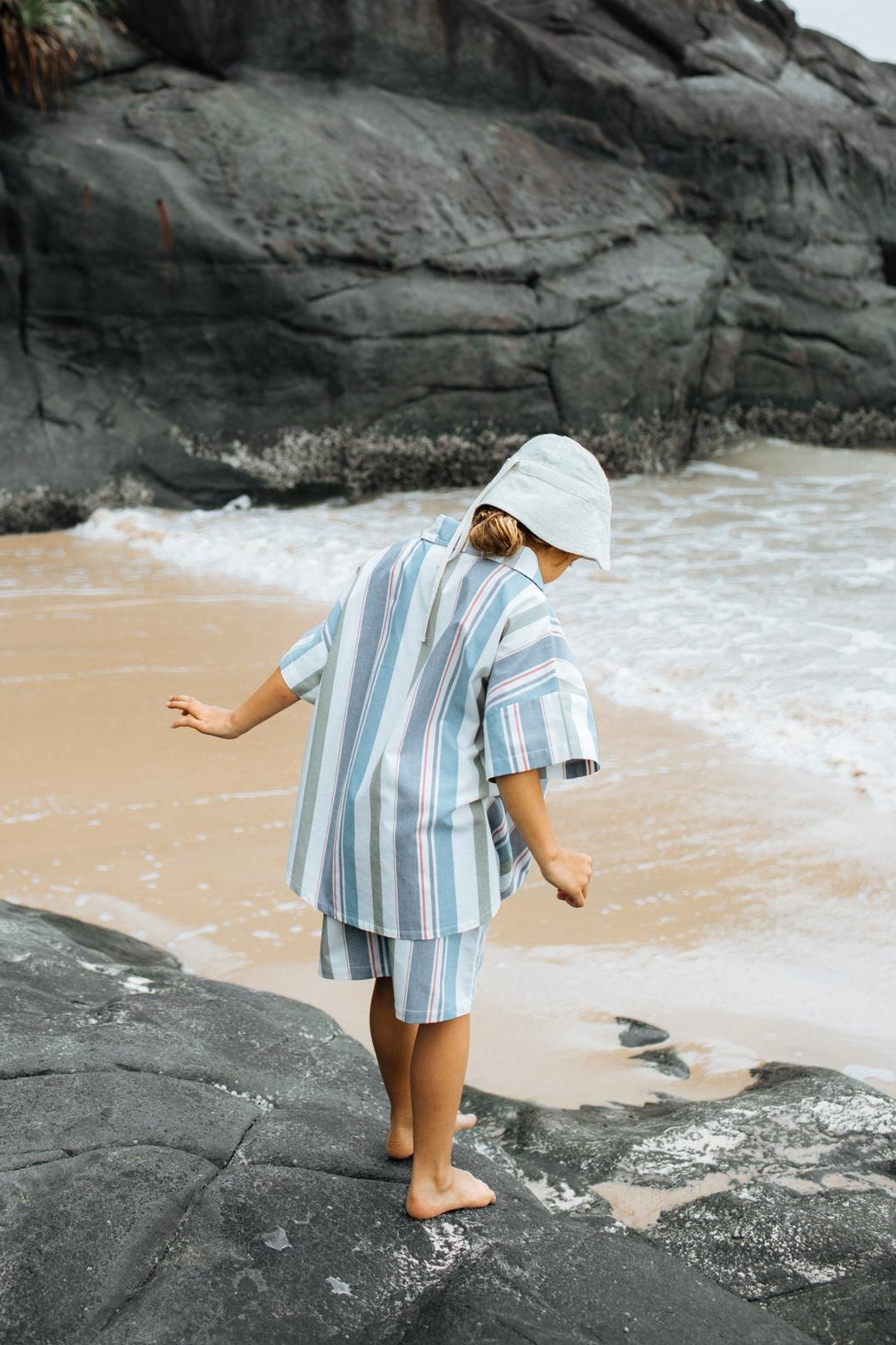 Костюм в полоску бело-голубой