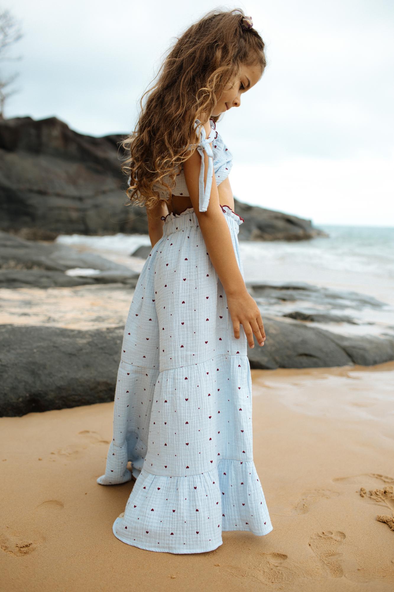 Муслиновый костюм голубой в сердечное конфетти