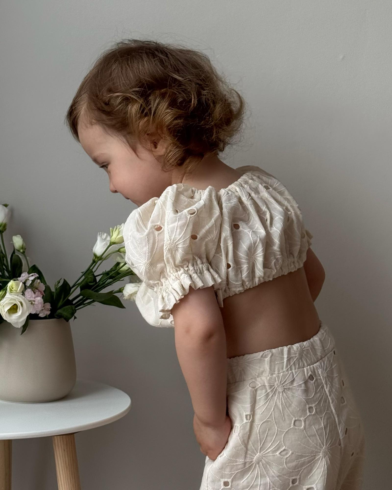 Кроп-топ с короткими рукавами бежевый