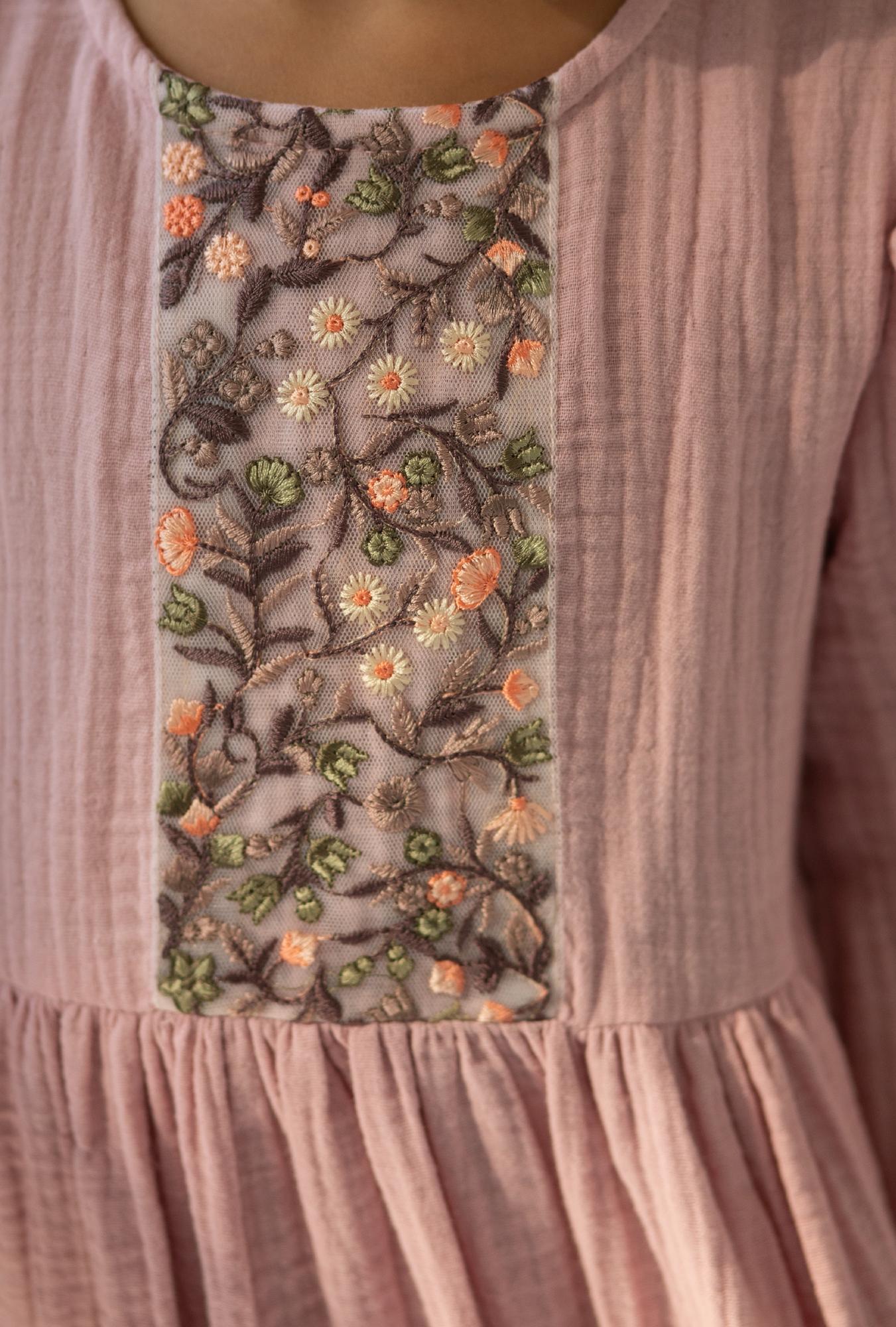 Платье Mishelle с вышивкой розовое