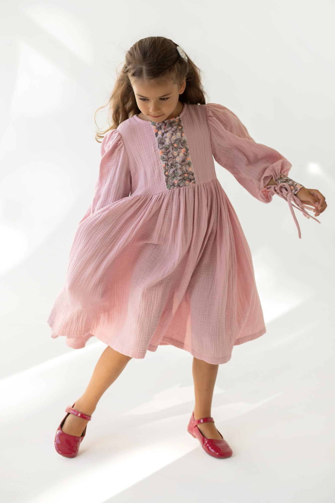 Платье Mishelle с вышивкой розовое