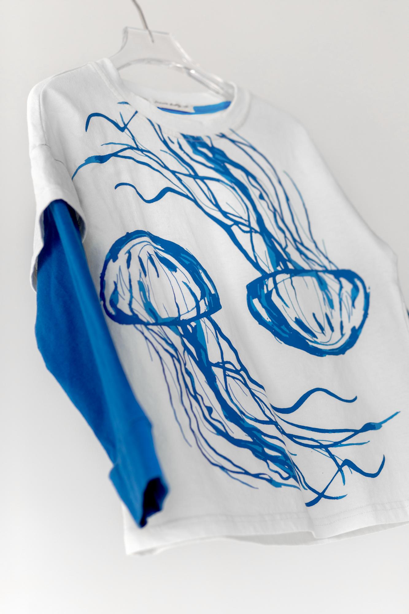 Лонгслив с принтом медузы