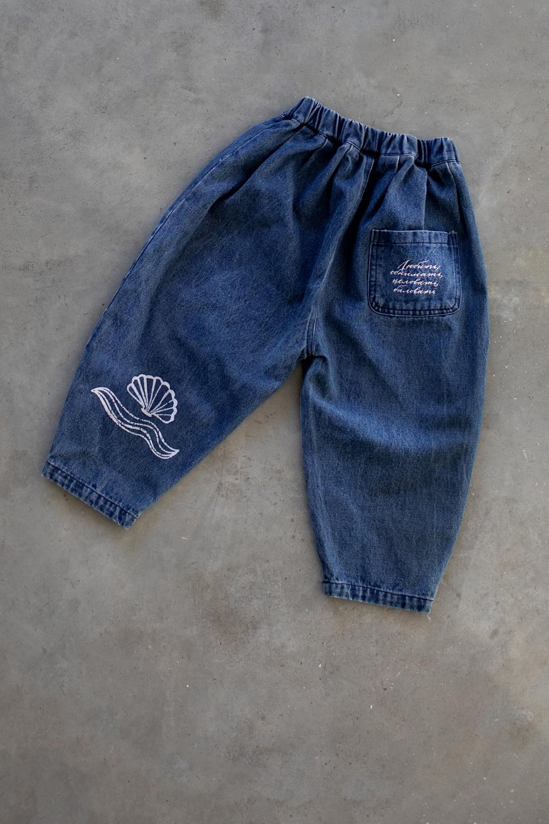 Джинсы-бананы тёмно-синие