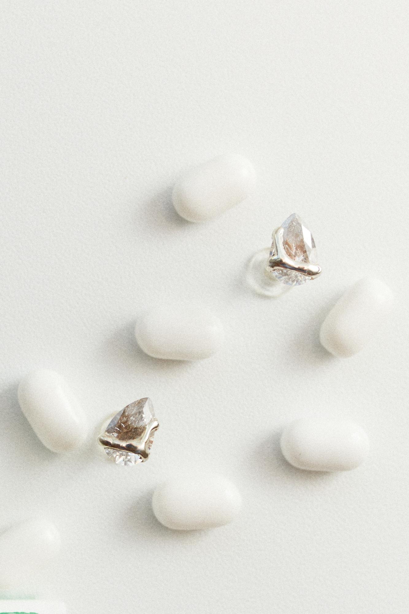 Серьга с фианитом