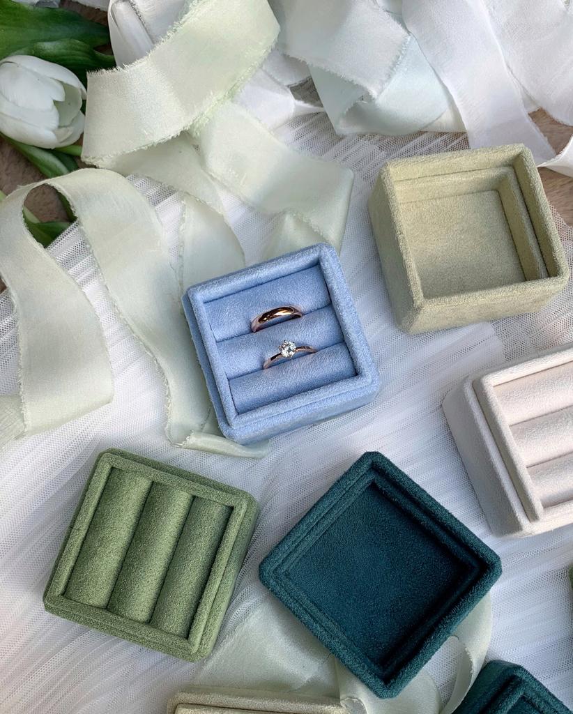 Готовая коробочка для колец квадратная ГОЛУБАЯ