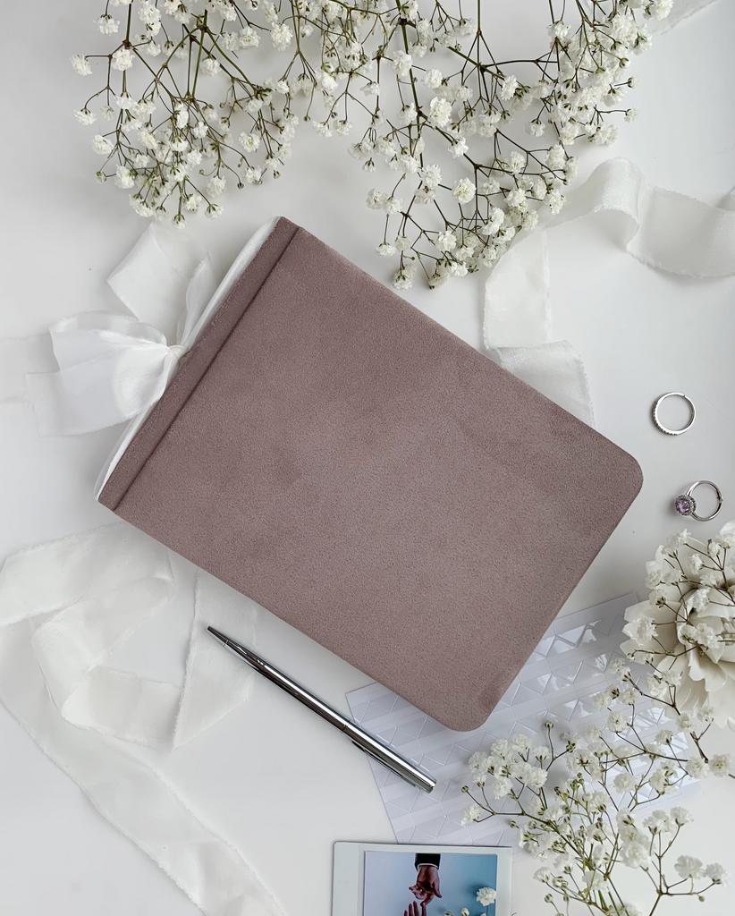 Готовая книга пожеланий / альбом 20х14 см под персонализацию. Цвет: пыльный лиловый