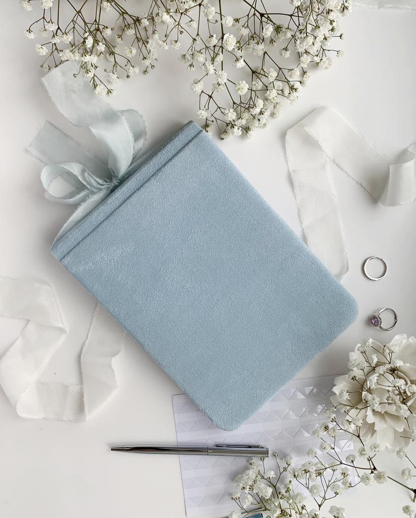 Готовая книга пожеланий / альбом 20х14 см под персонализацию. Цвет: светло-голубой