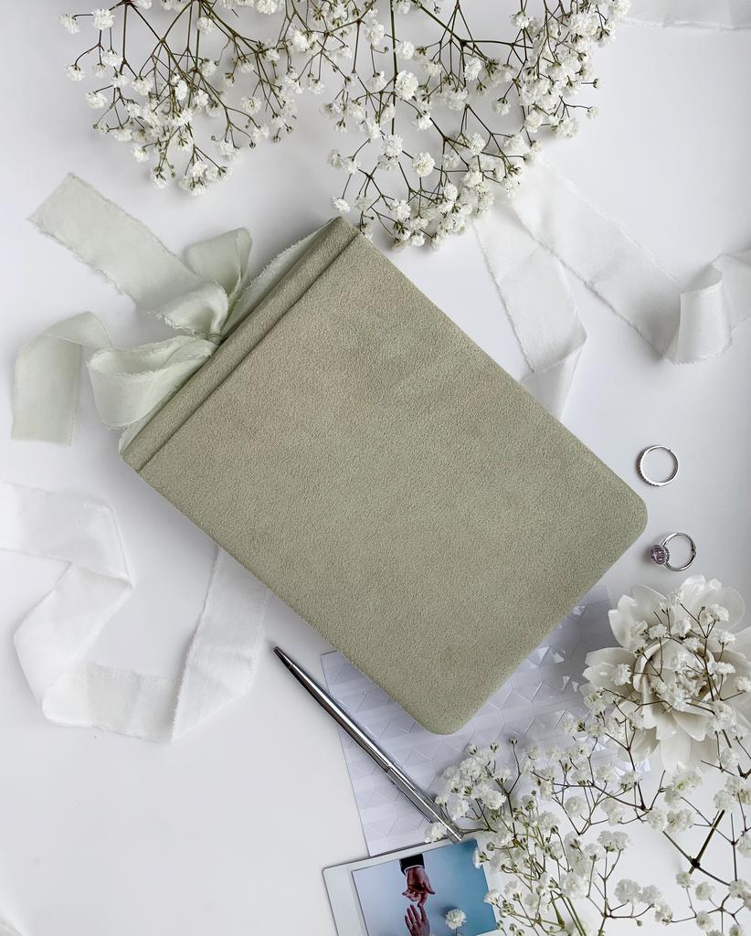 Готовая книга пожеланий / альбом 20х14 см под персонализацию. Цвет: пыльный оливковый