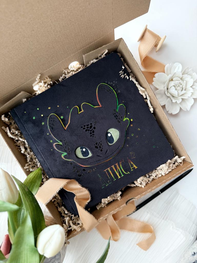 Заказать ДЕТСКУЮ книгу пожеланий тиснение или несложный 3D персонаж