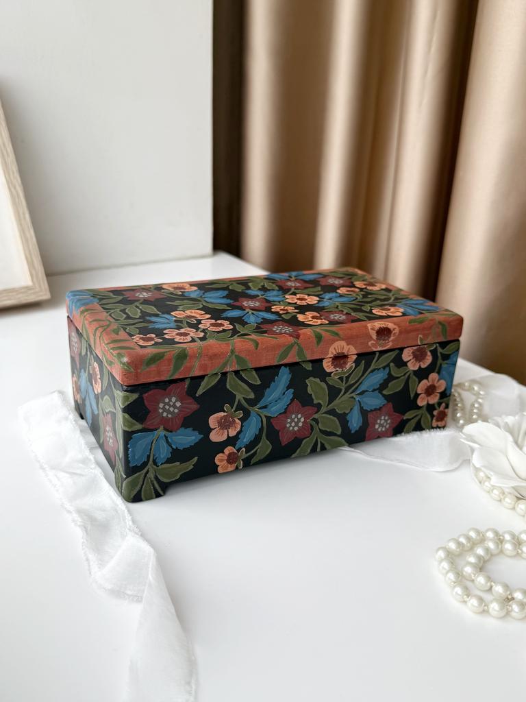 Шкатулка деревянная с росписью