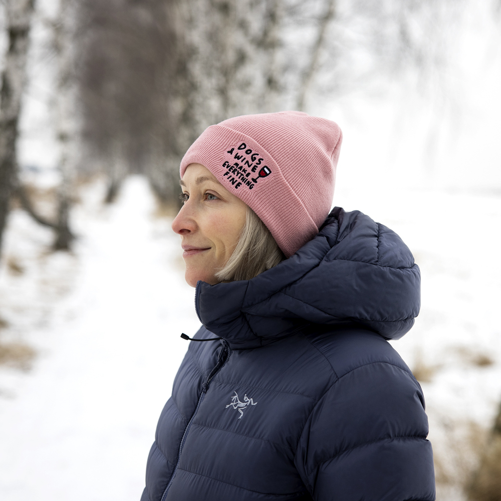 Beanie DOGS AND WINE (pink)