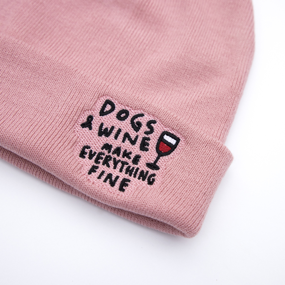Beanie DOGS AND WINE (pink)