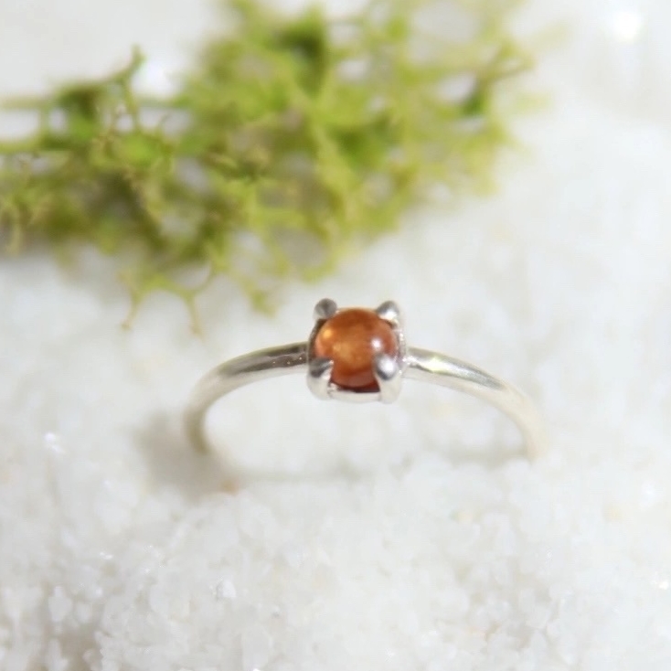 Кольцо с натуральным камнем