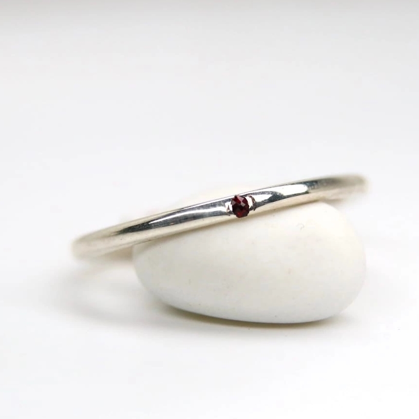 Кольцо с натуральным камнем