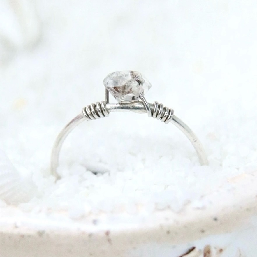 Кольцо с херкимерским алмазом