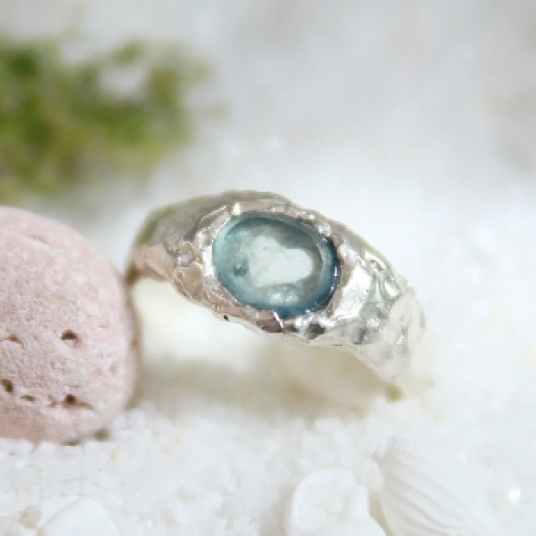 Кольцо с натуральным камнем "Тайна"