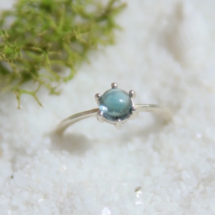 Кольцо с натуральным камнем