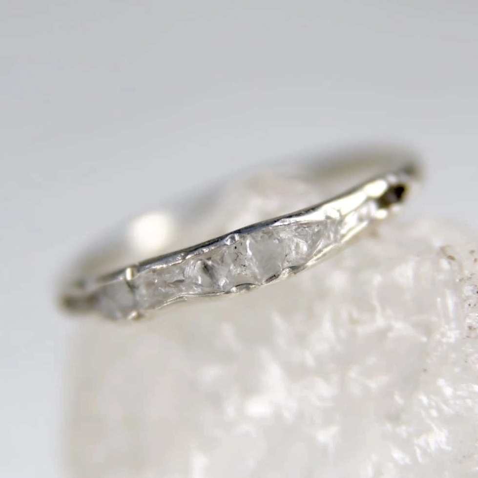 Кольцо-крошка с натуральным камнем