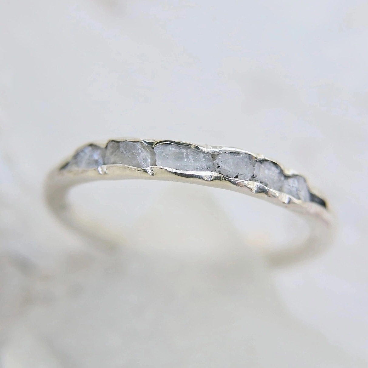 Кольцо-крошка с натуральным камнем