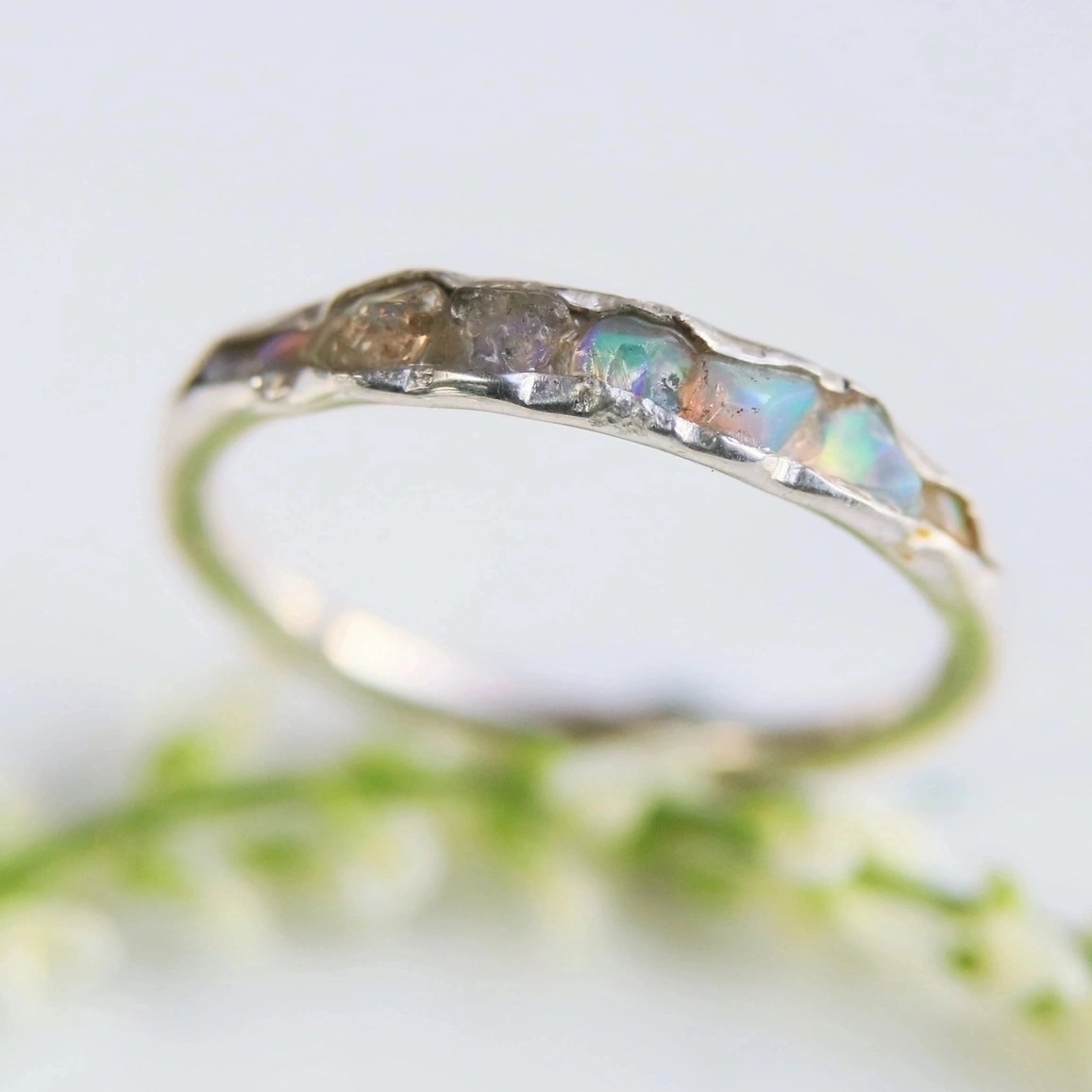 Кольцо-крошка с натуральным камнем