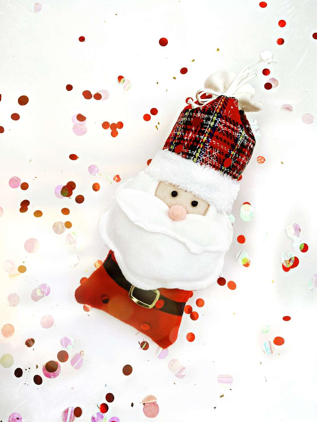 Дед Мороз в шапке красный