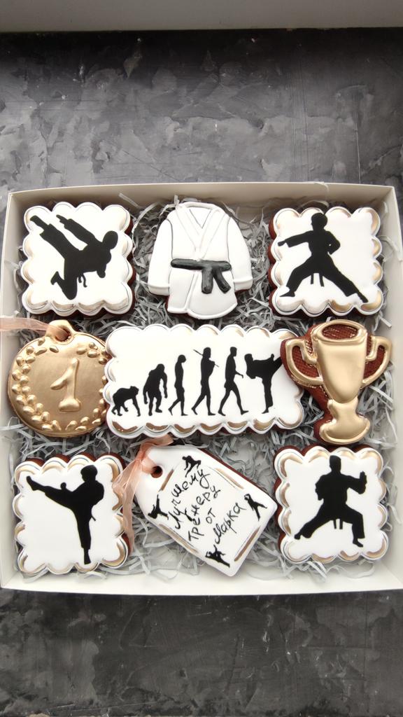 Пряники "День тренера" 25*25 см