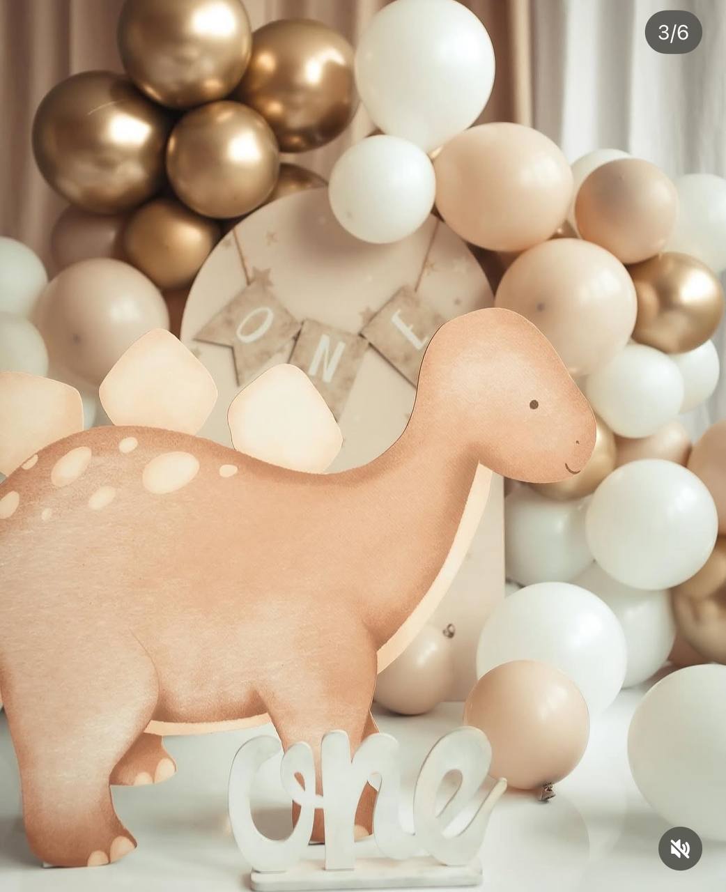 Фотозона Бежевая с Динозавром