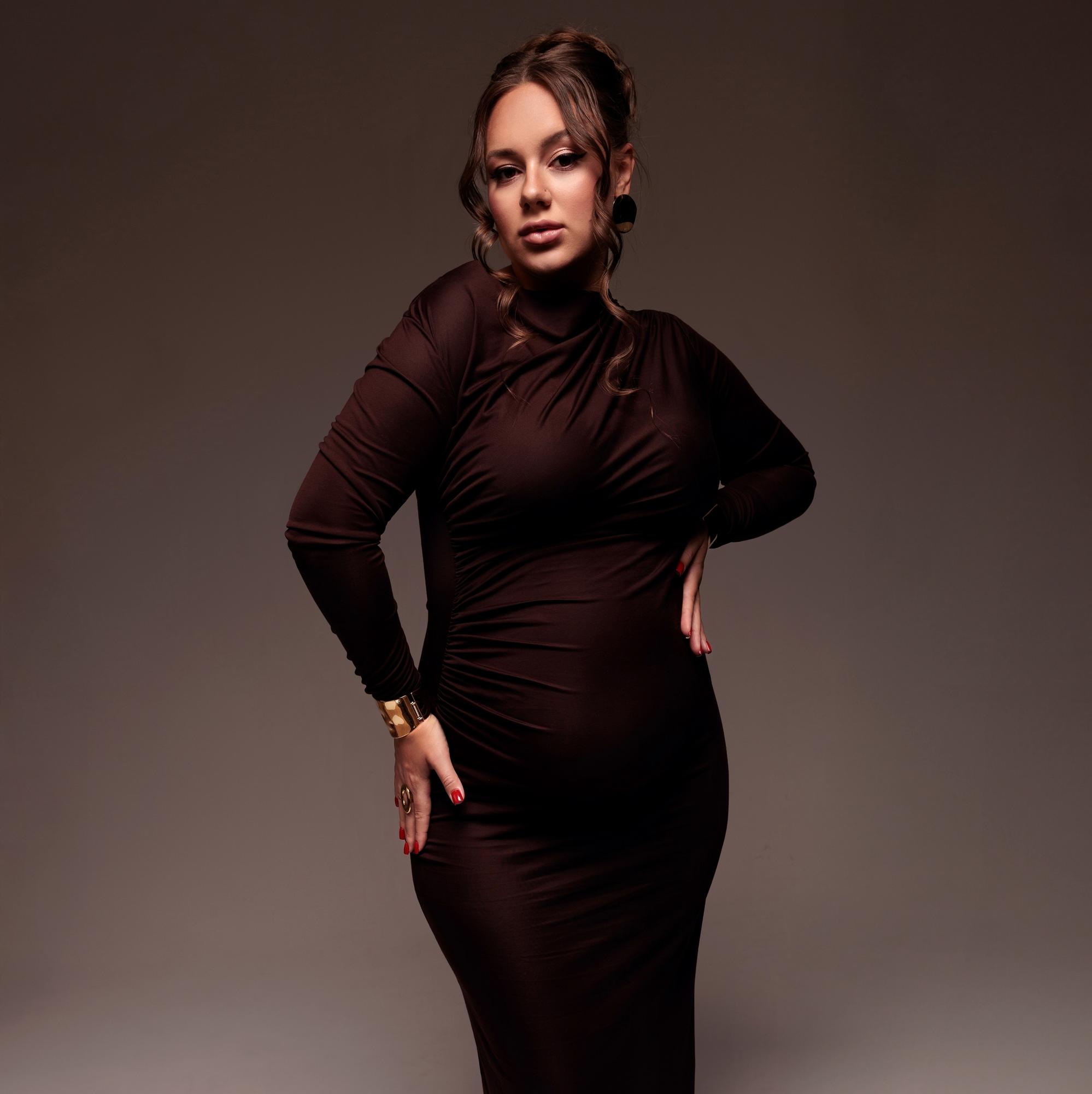 Коричневое платье