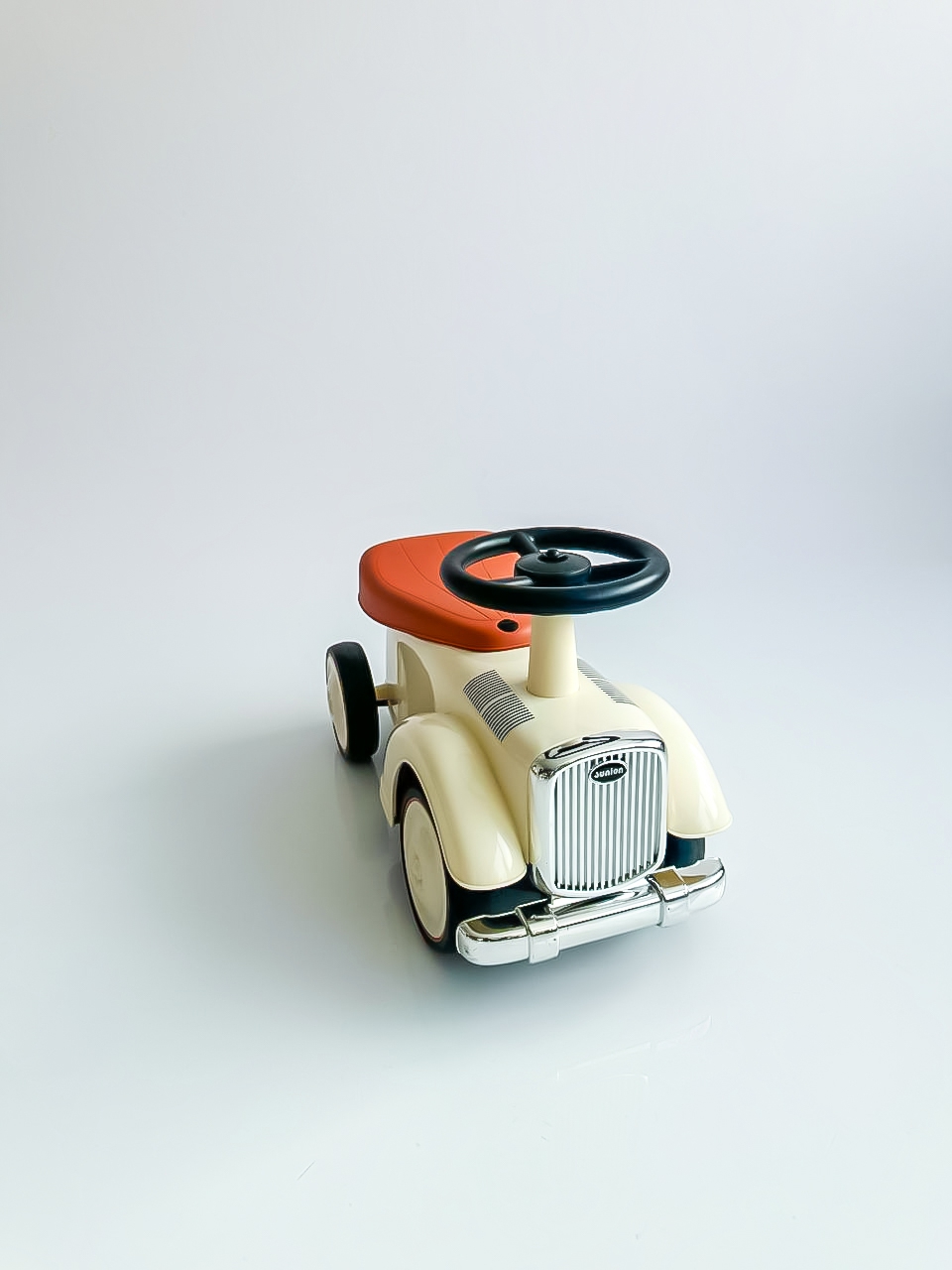 Машинка бежевая