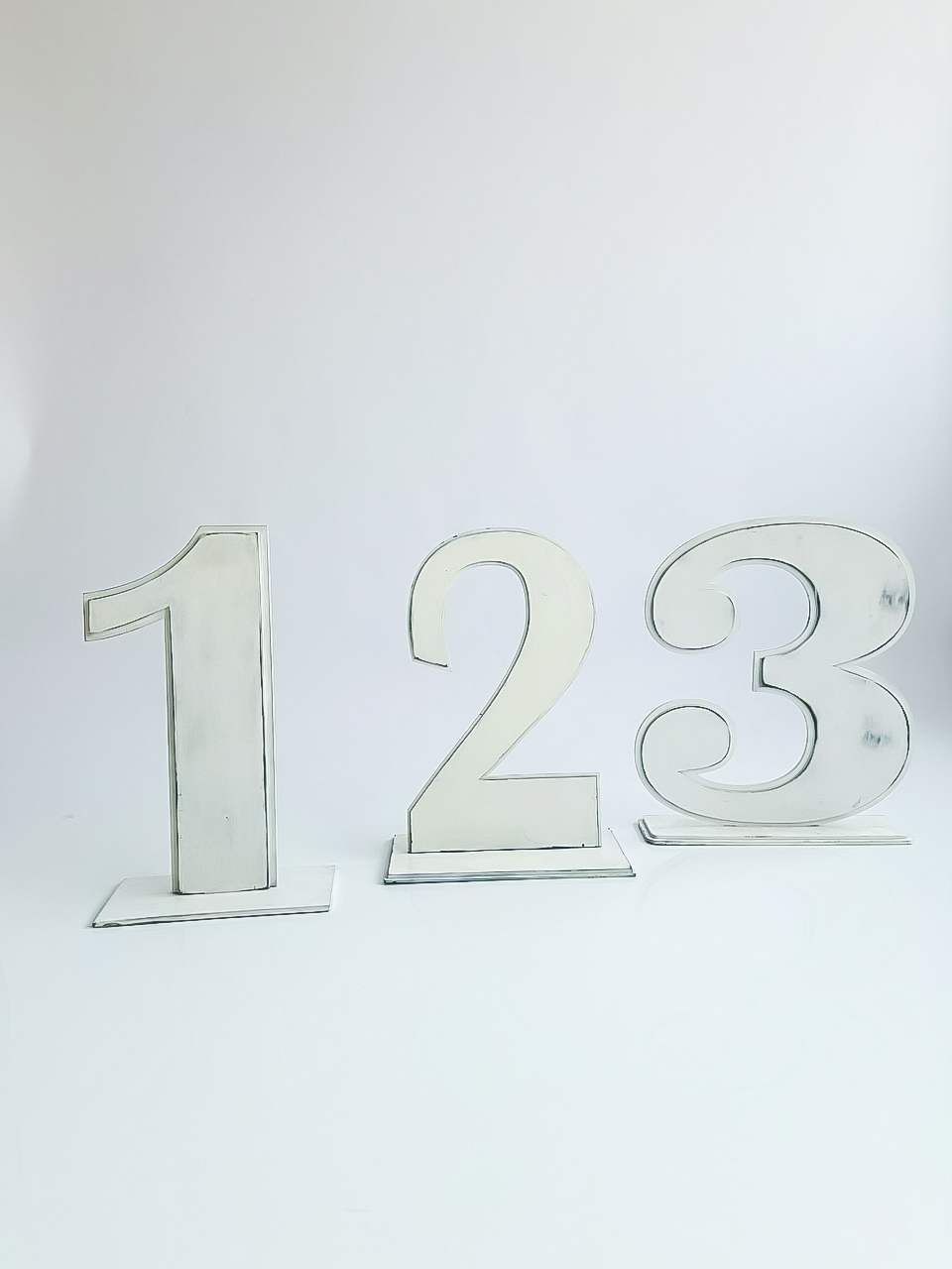 Цифры белые