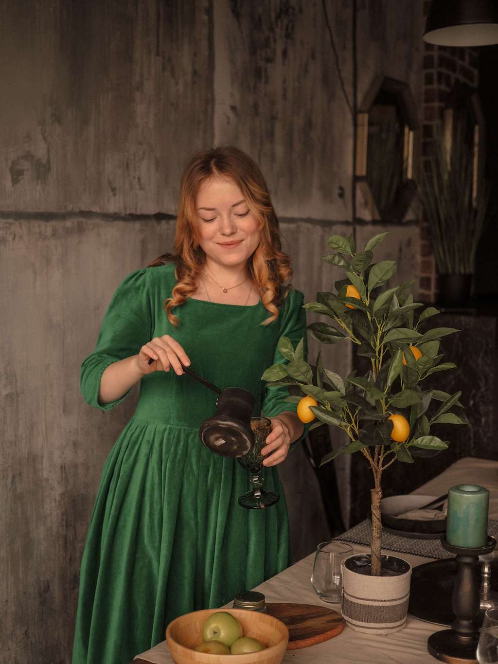 Светло-зеленое бархатное платье "Княжна"