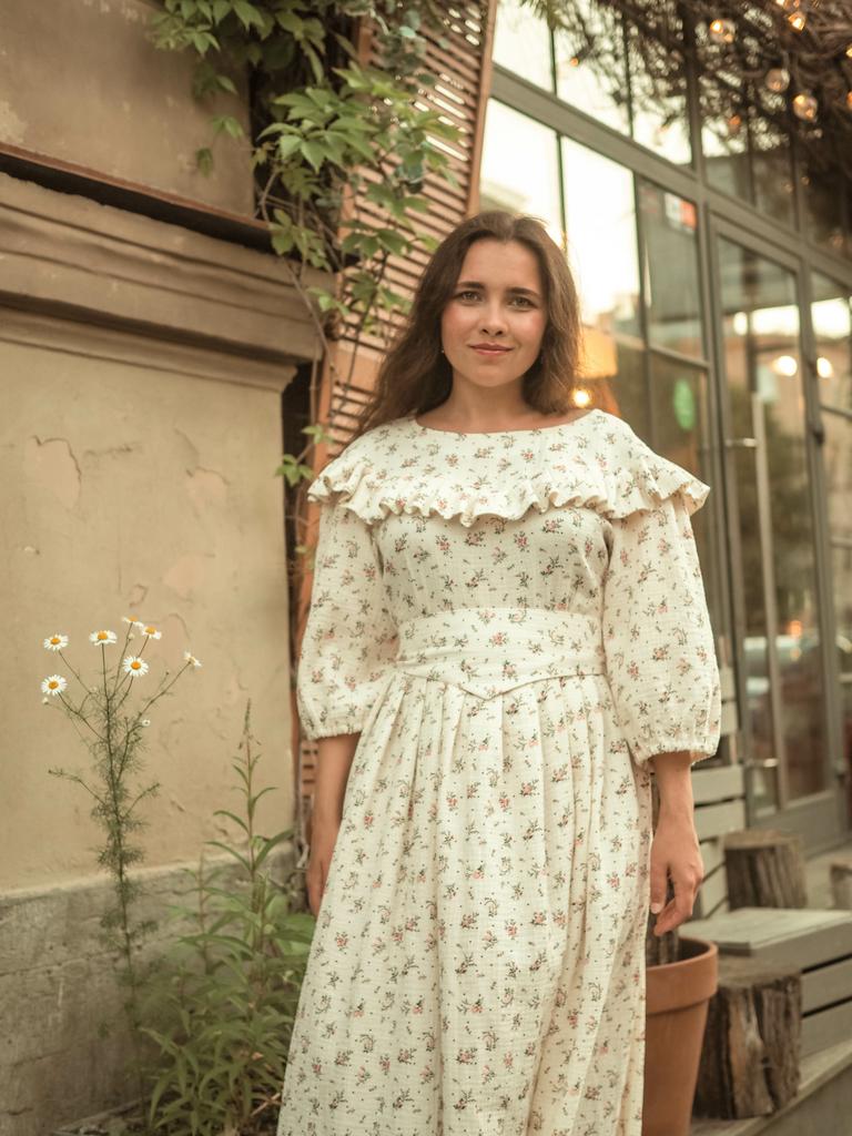 Платье "Маленькие женщины" - ЭММИ молочный муслин в цветочек