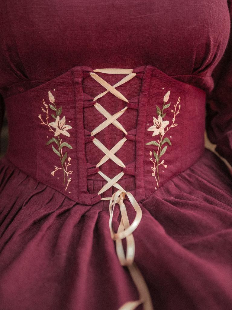 Корсетный пояс с вышивкой "Лилия" из винного льна