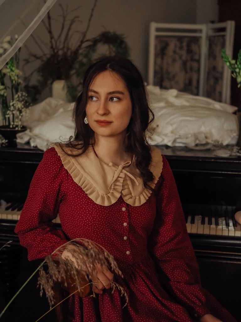 Воротник "Ласточка" из бежевой крапивы