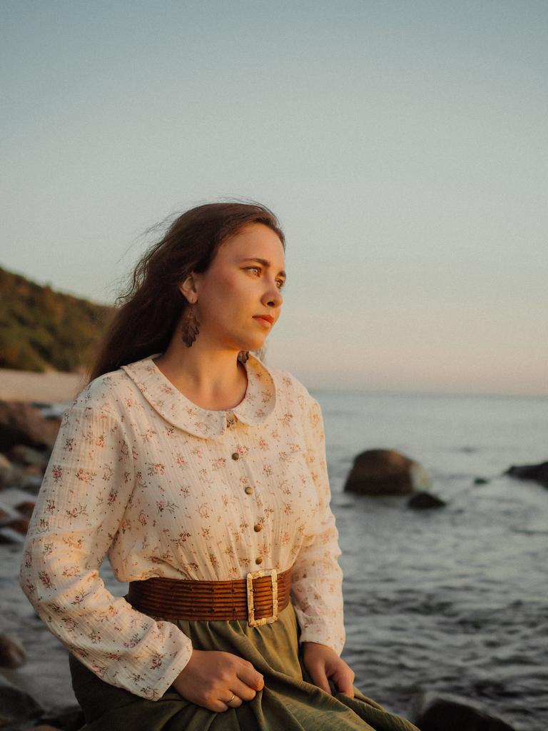 Блузка «Бесс» – муслин мелкие розочки на молочном