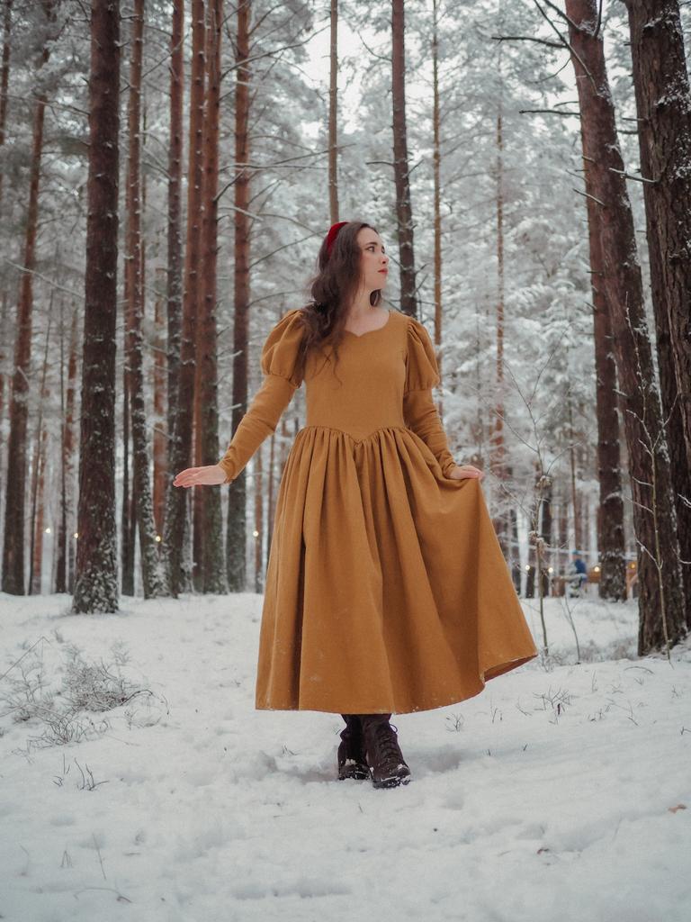 Платье "Белоснежка" из песочной крапивы