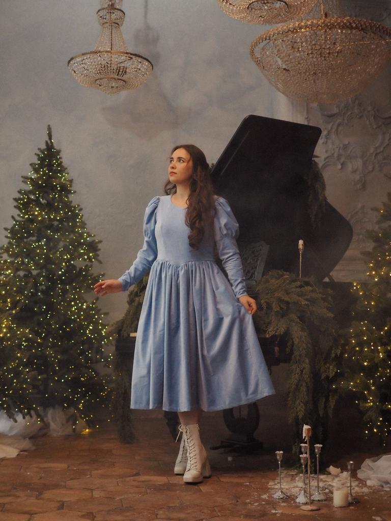 Платье "Белоснежка" из голубого бархата