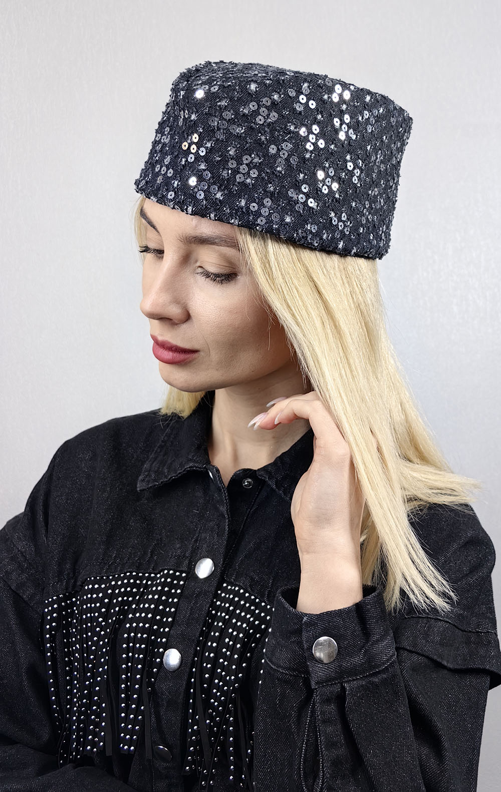 Пилотка из джинса с пайетками