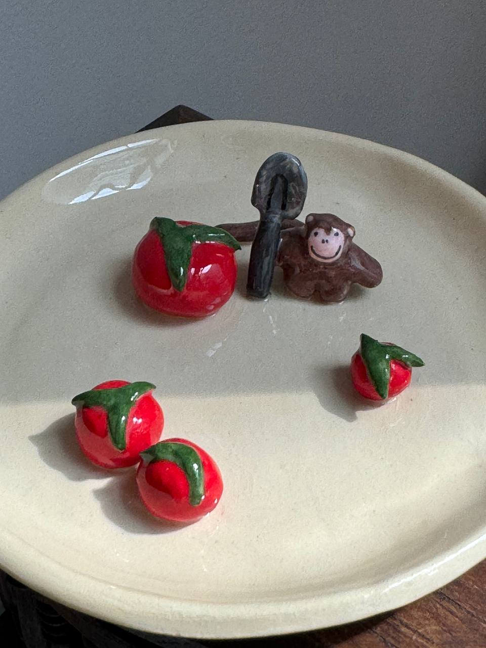 блюдце "охотник на томаты"