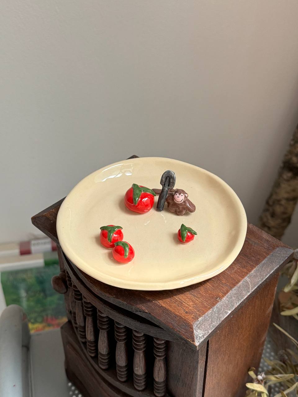 блюдце "охотник на томаты"