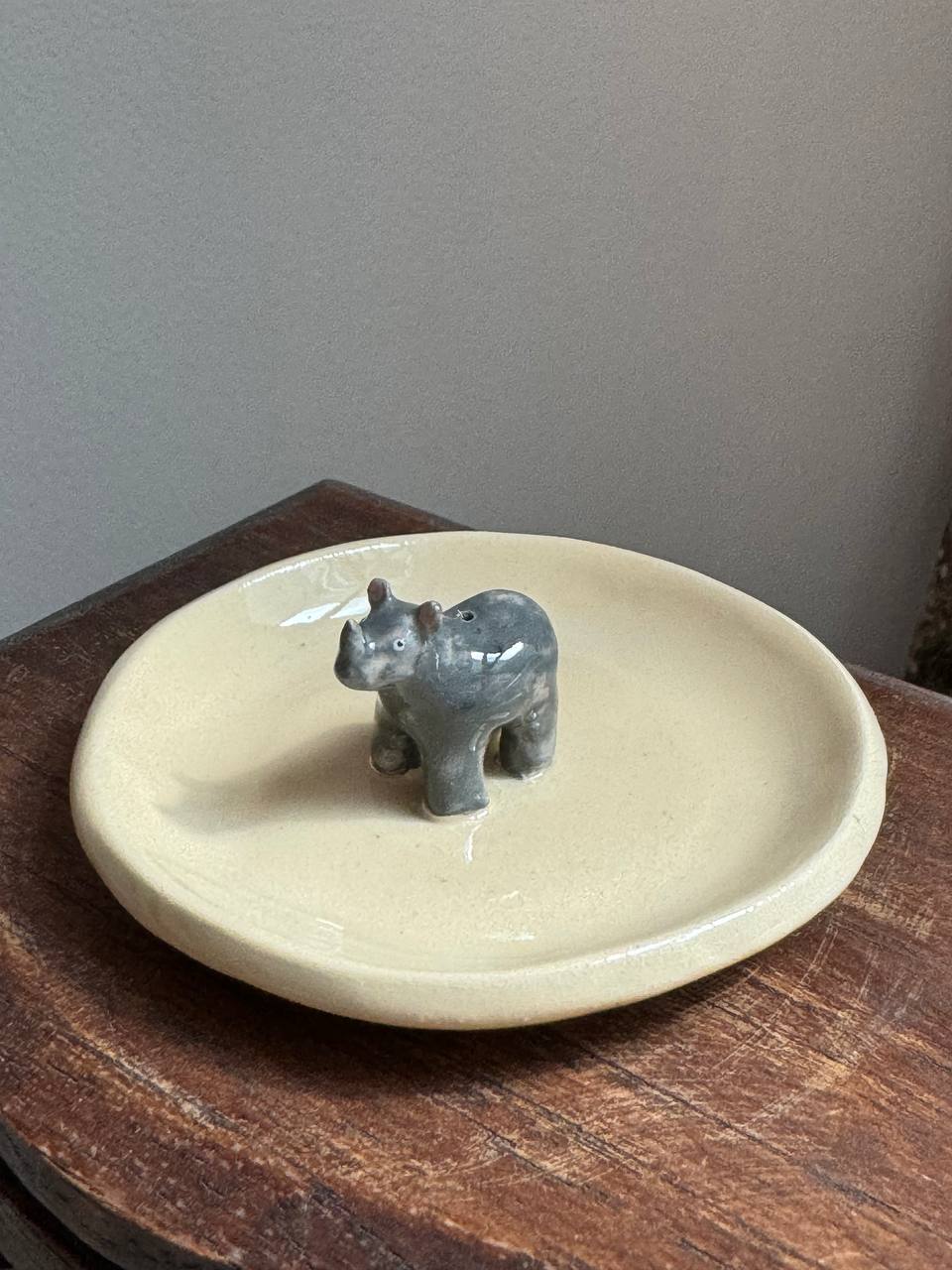 мини-блюдце "носорог для благовоний"