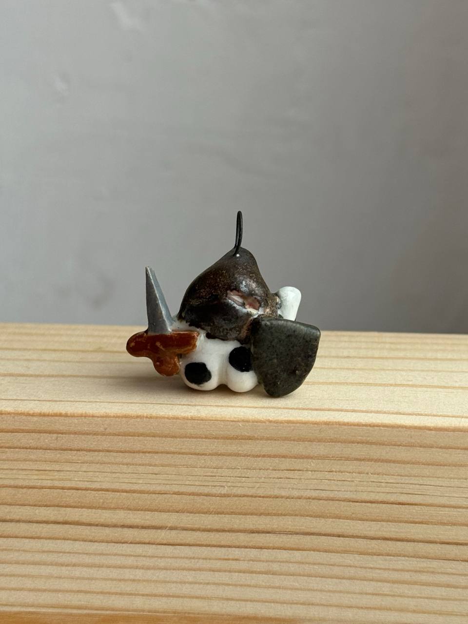 подвеска зверь-рыцарь в горох