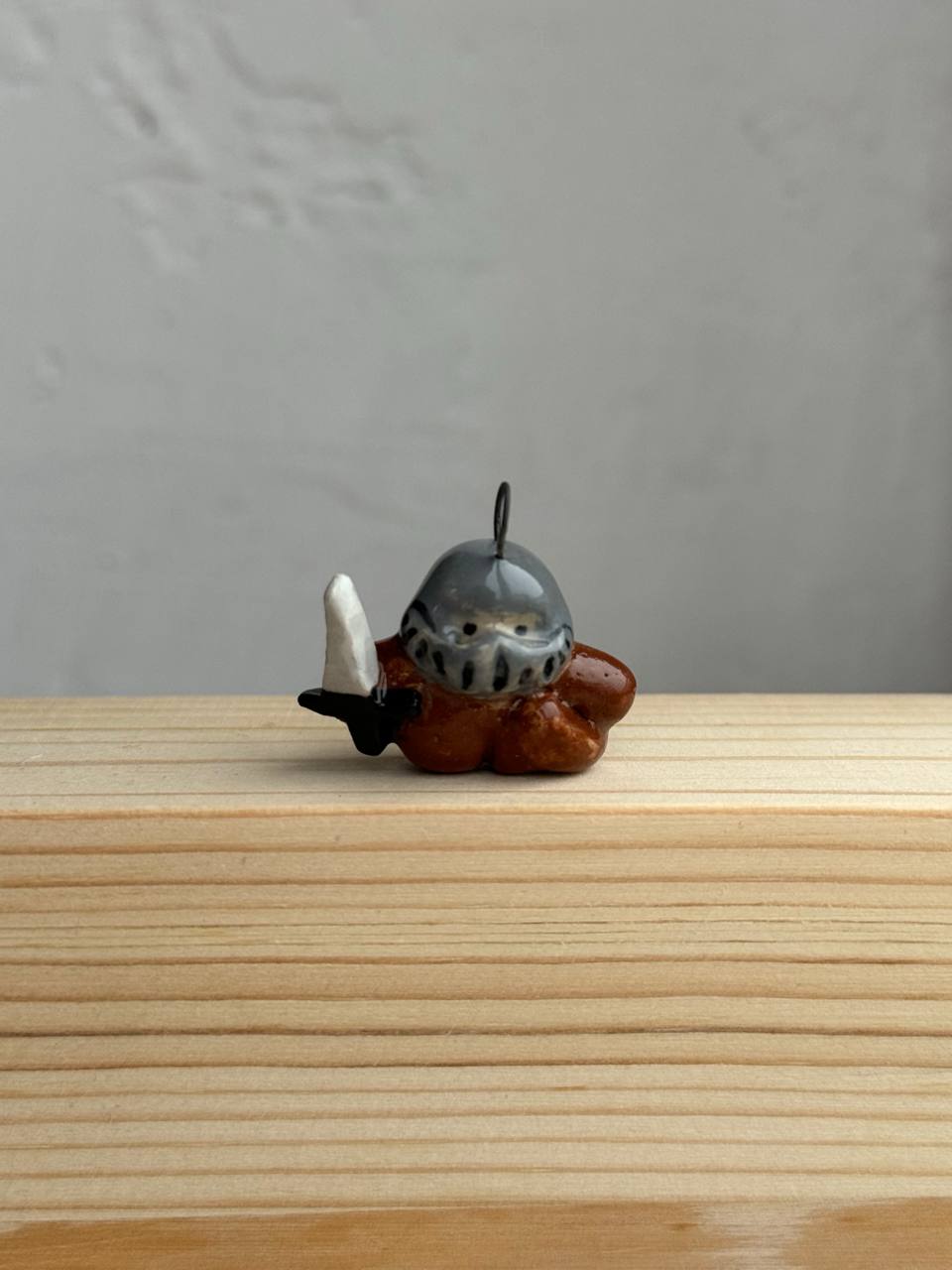 подвеска зверь-рыцарь коричневый 3