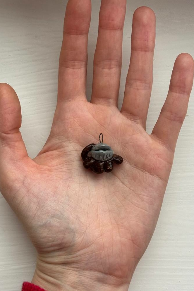 подвеска зверь-рыцарь тёмно-коричневый